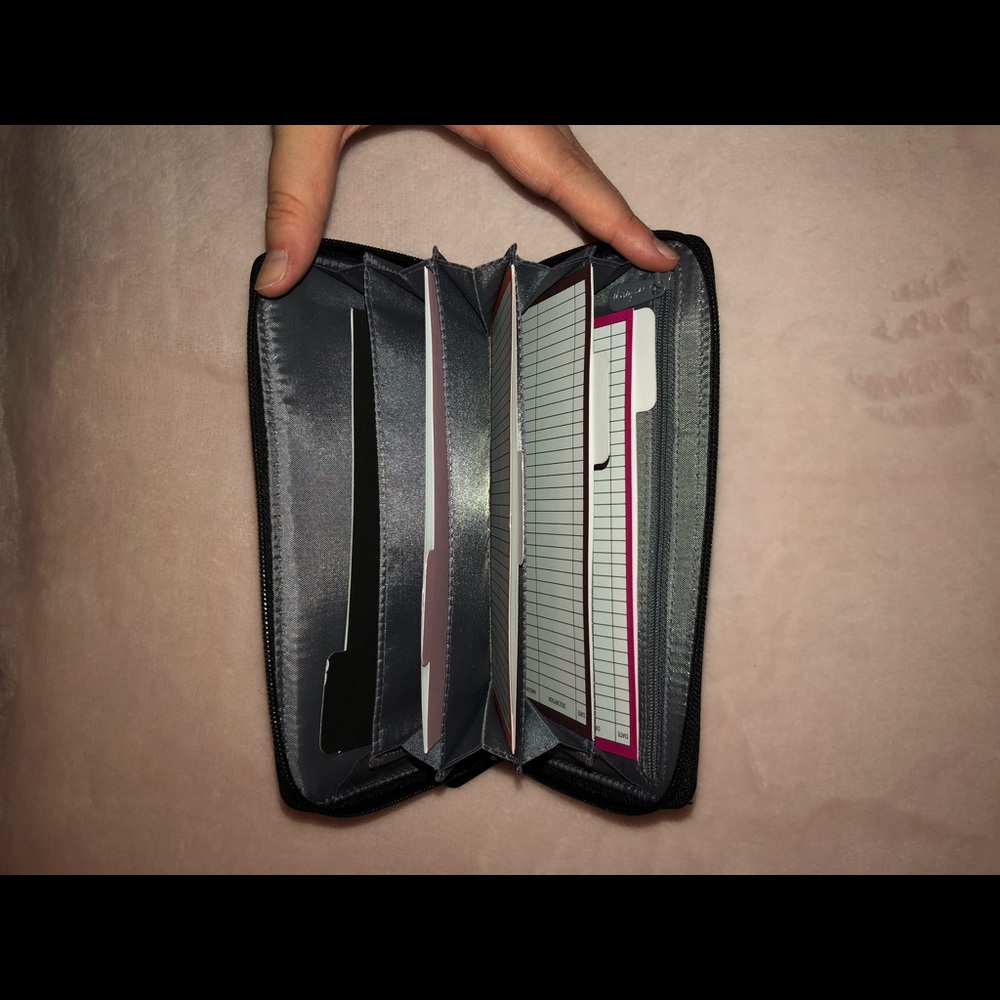 File Clutch - Picture 2 of 2